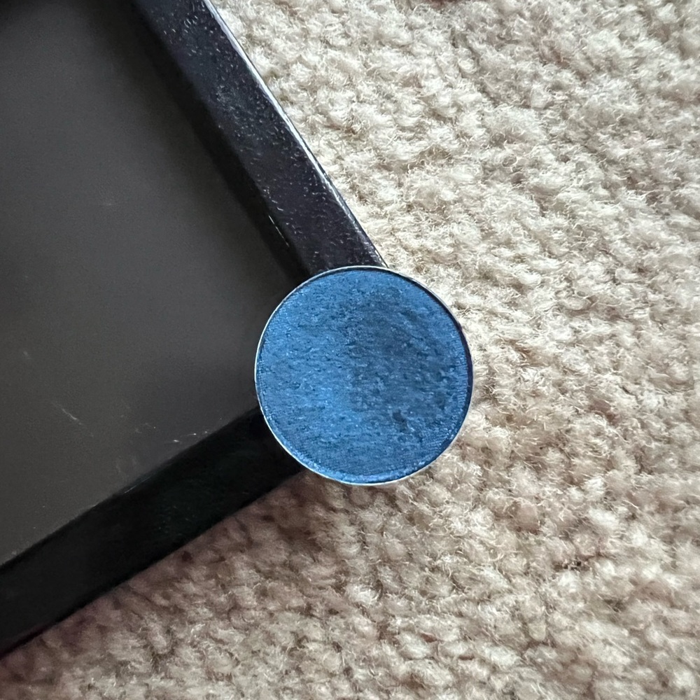 Mac cosmetics eyeshadow Deep Thrut